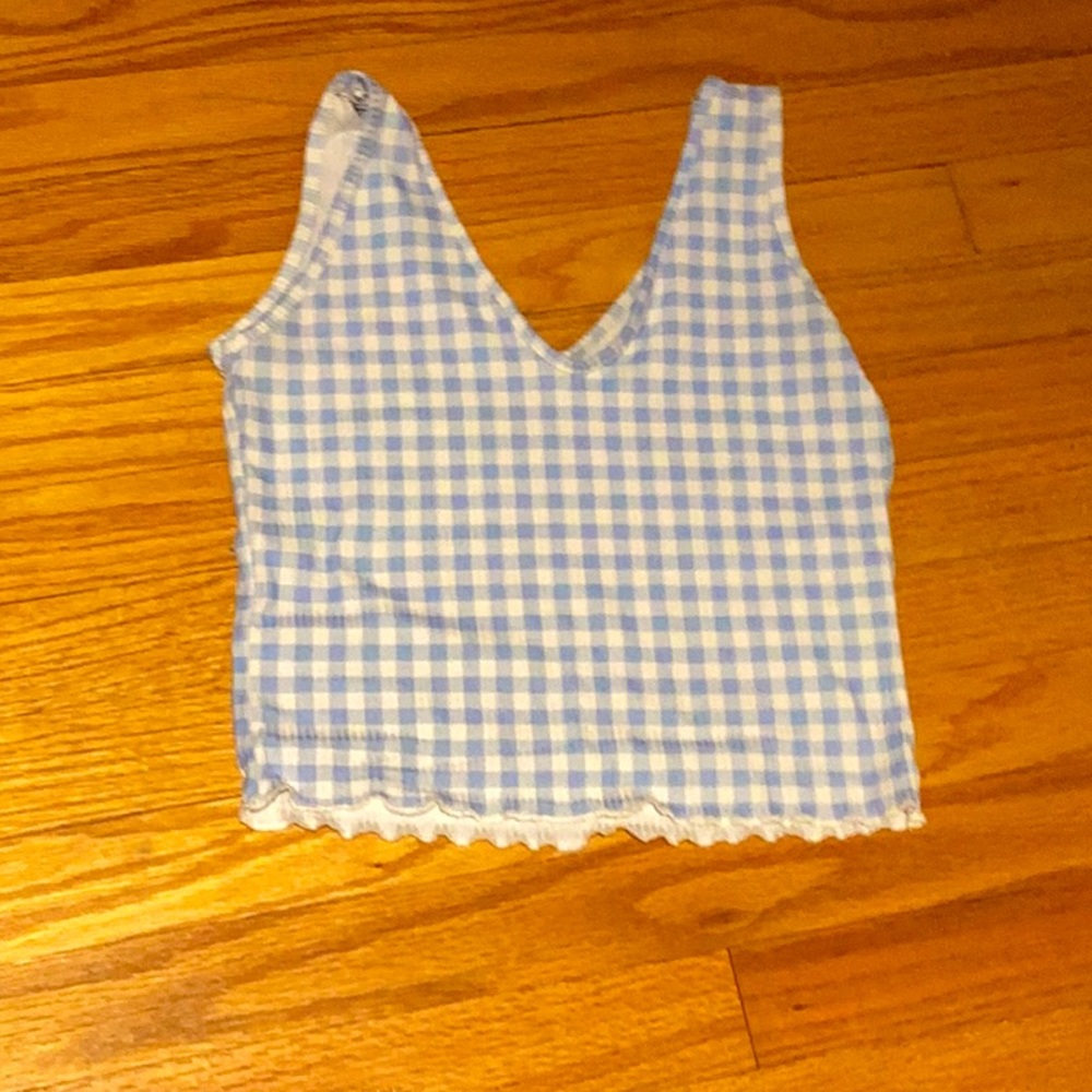 Tight cropped V-neck tank top
